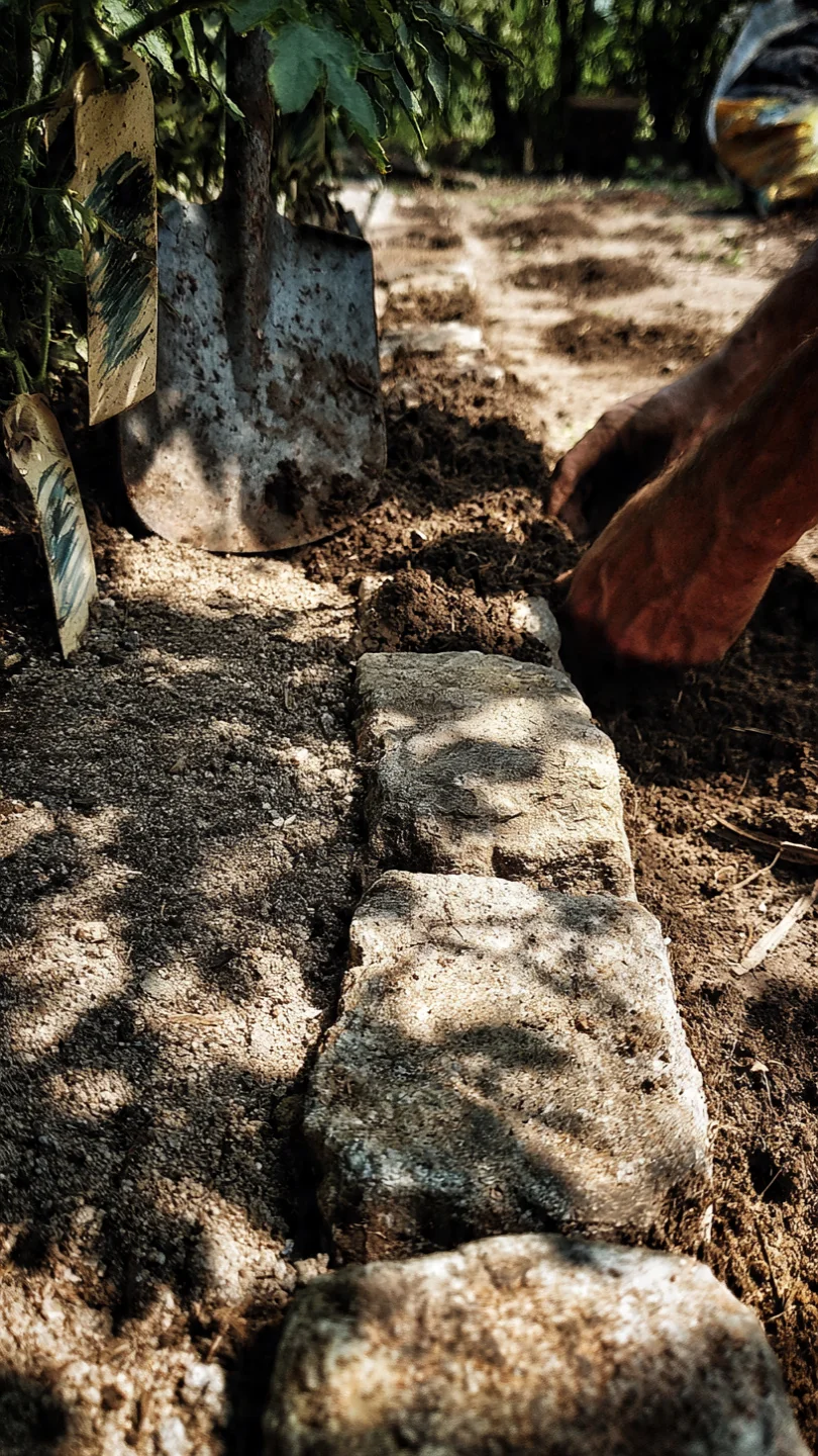 backyard-makeover-ideas-stone-garden-edging