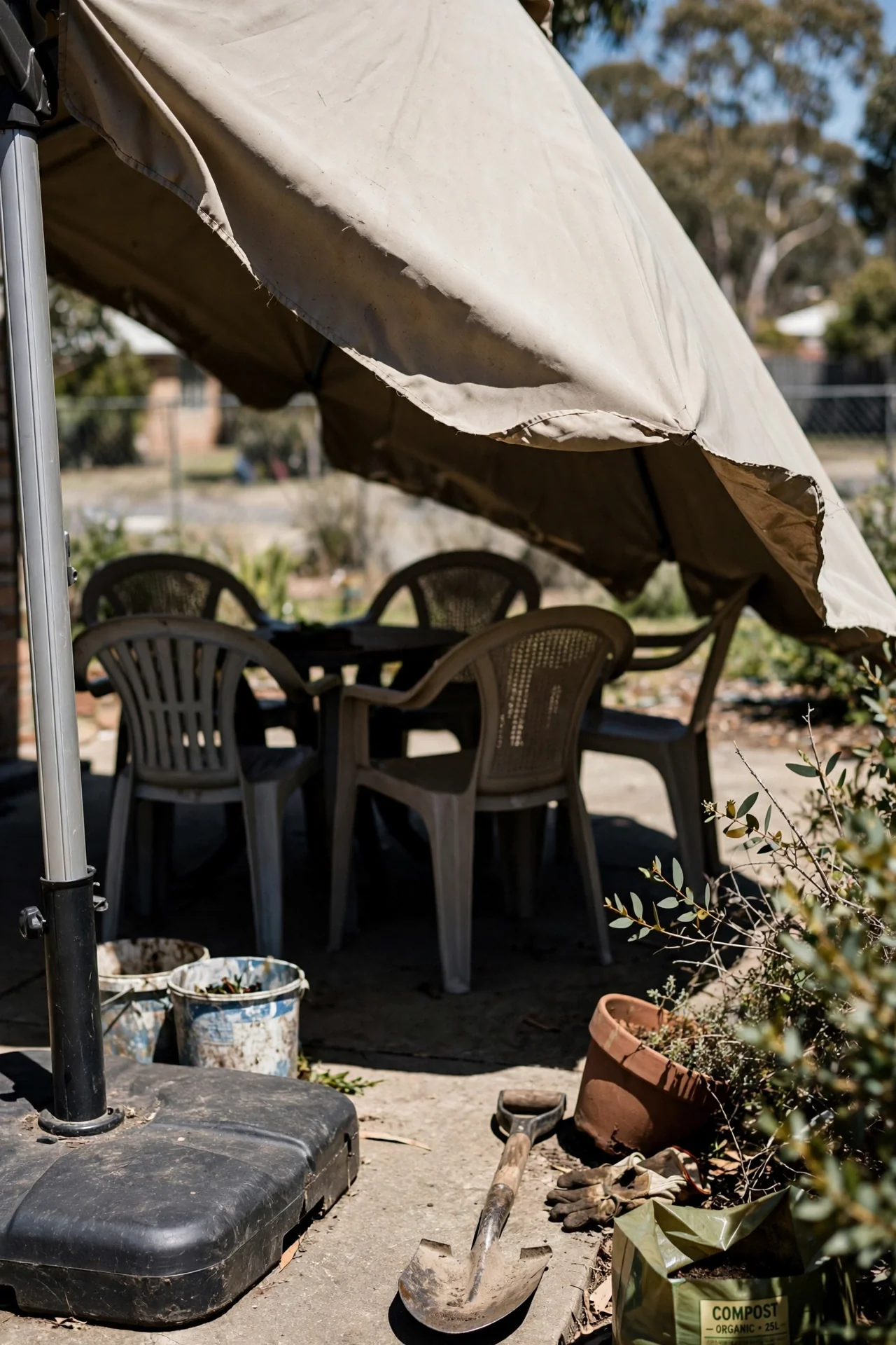 covered-patio-ideas-offset-cantilever-umbrella.jpg